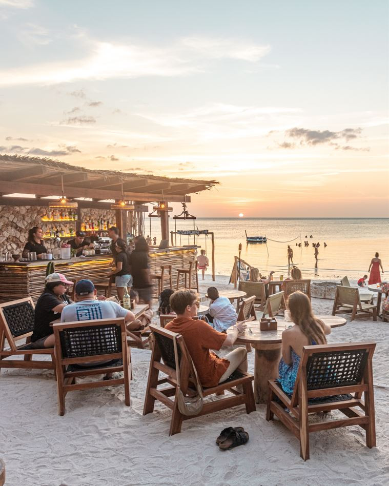 Fuego Beach Club en el hotel boutique AWA