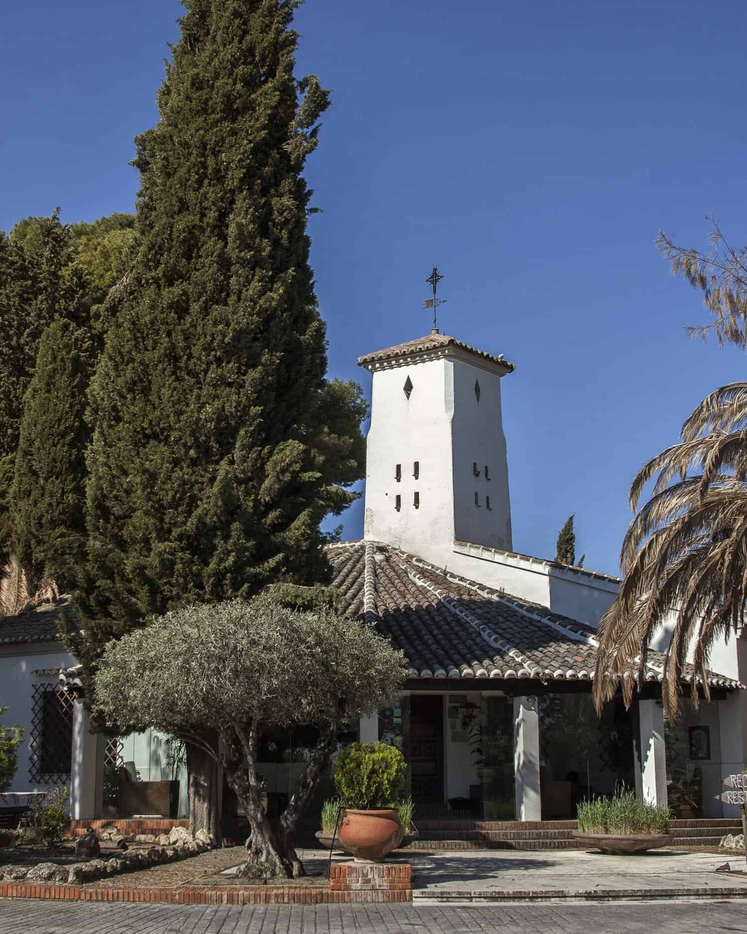 Fachada del Hotel La Salve 