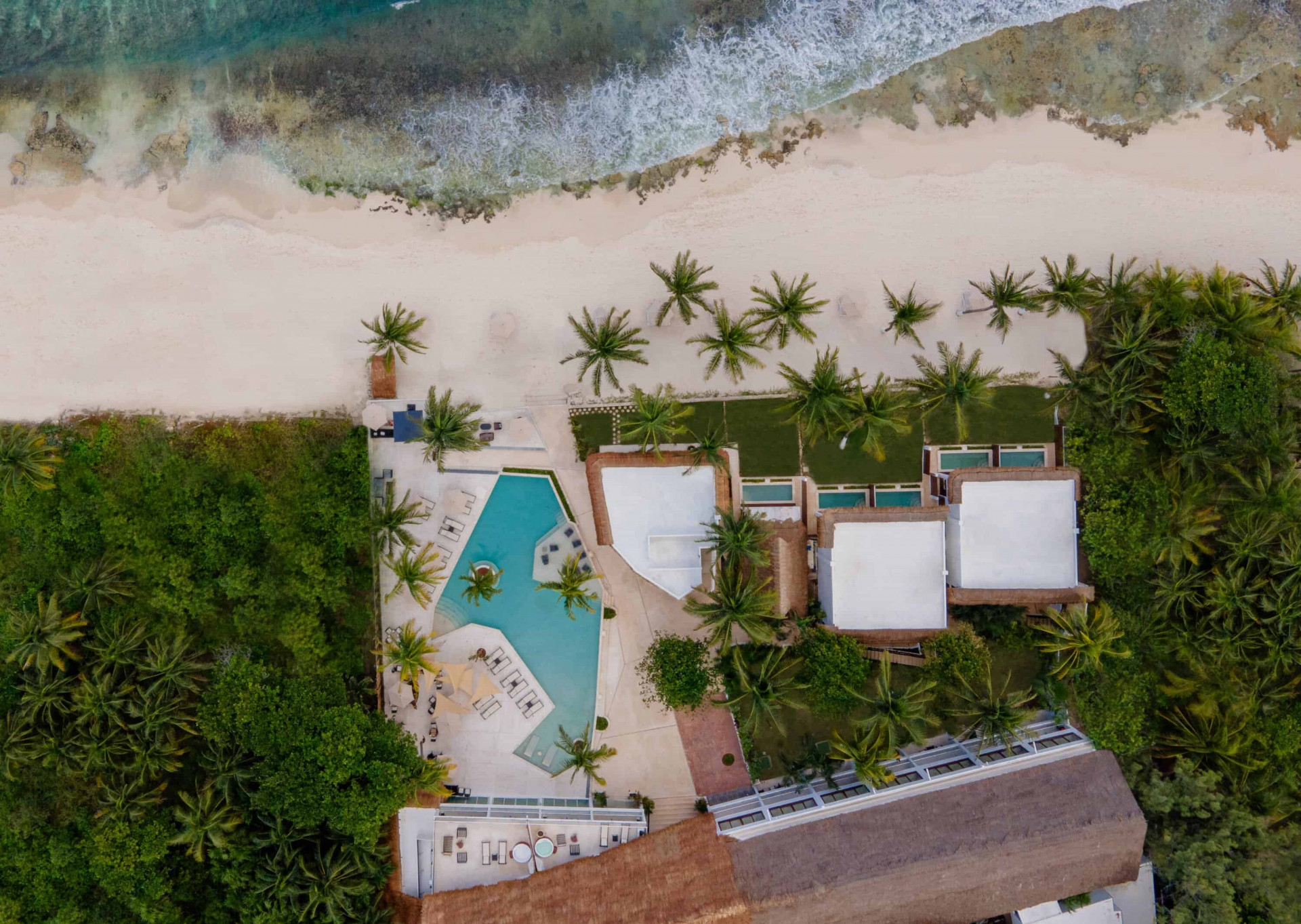 Hotel The Beachfront by The Fives a pie de playa en playa del Carmen, México 