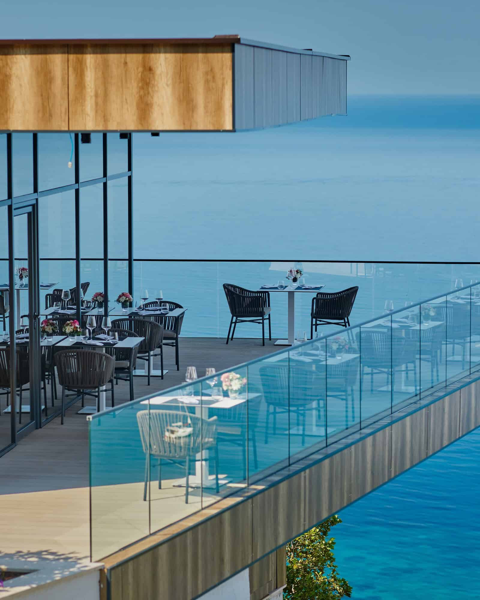 Panorama Lounge Restaurant & Bar with views of the sea suspended abouve the groung 