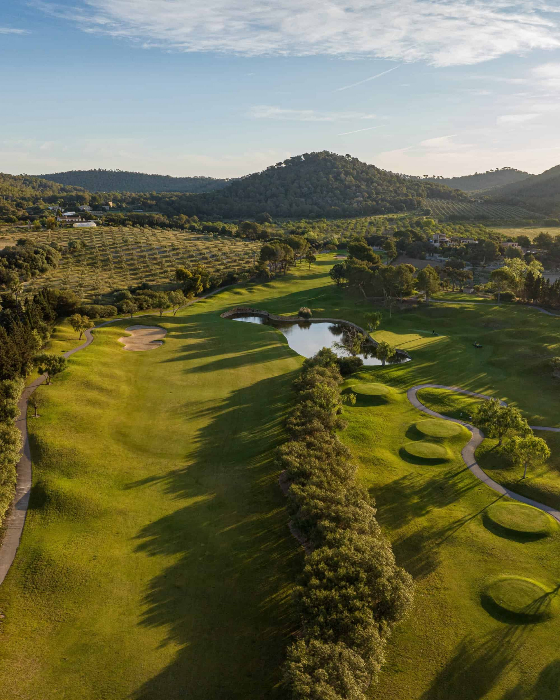 Lush golf course surrounded by nature and a lake