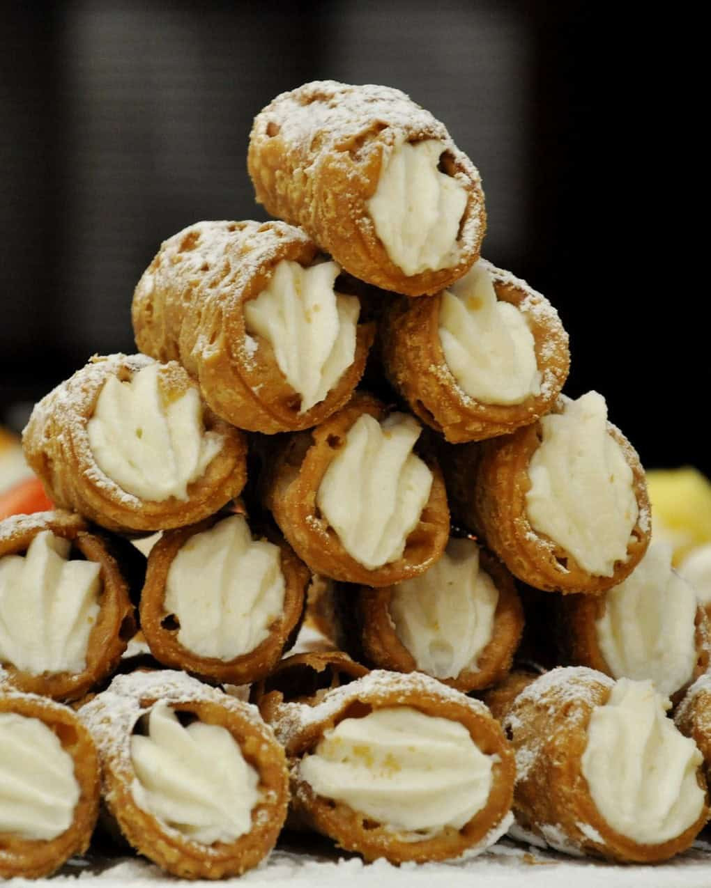 Los tipicos Cannoli Sicilianos rellenos de nata 