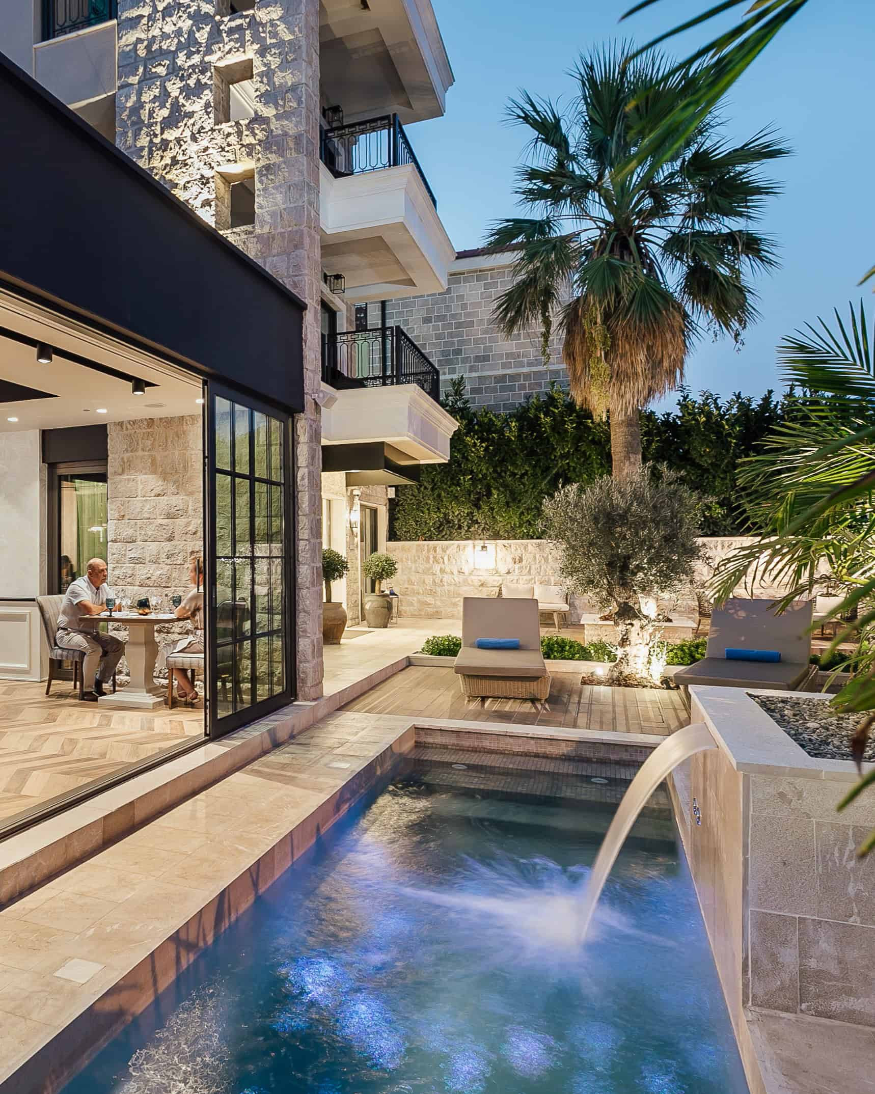 Restaurant with garden and pool at Casa del Mare Mediterraneo