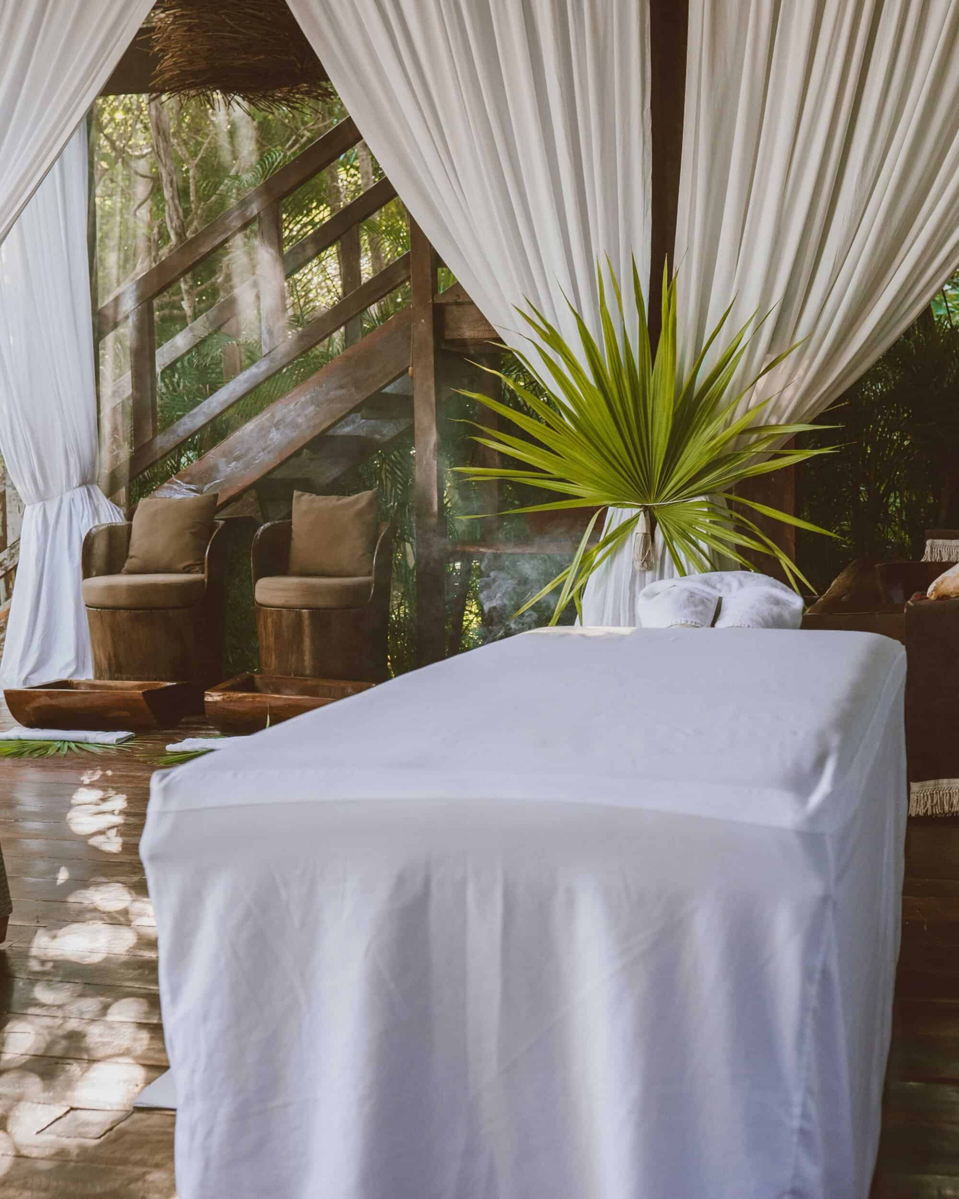 Cama de masajes en Caoba Spa en Tulum 