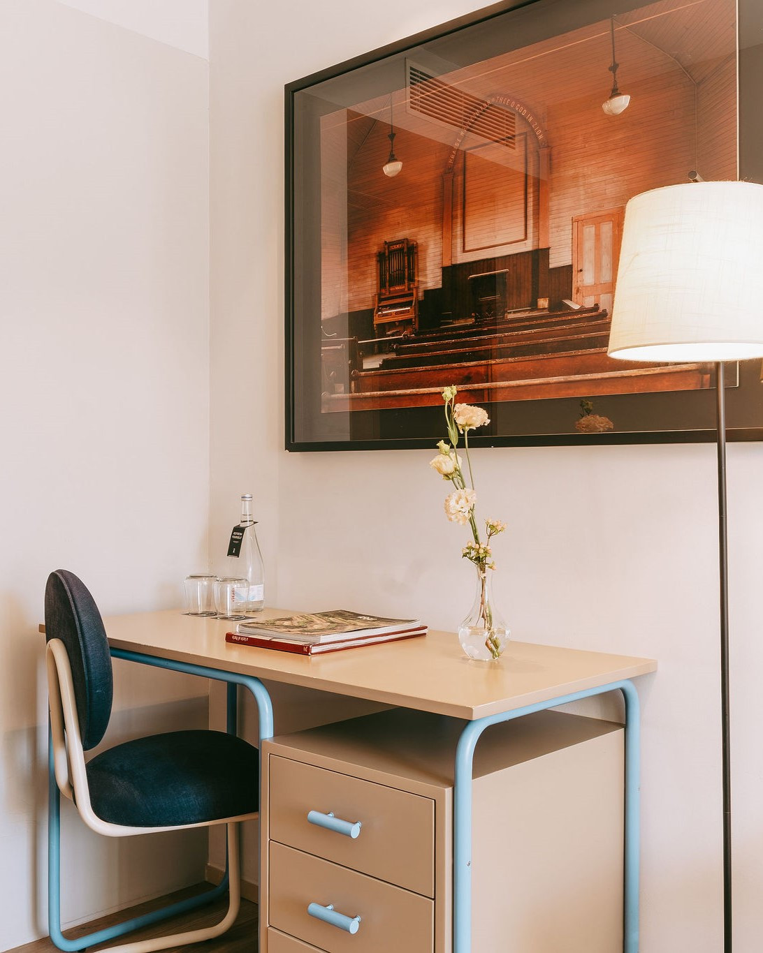 Desk in one of the rooms of The Editory House Ribeira